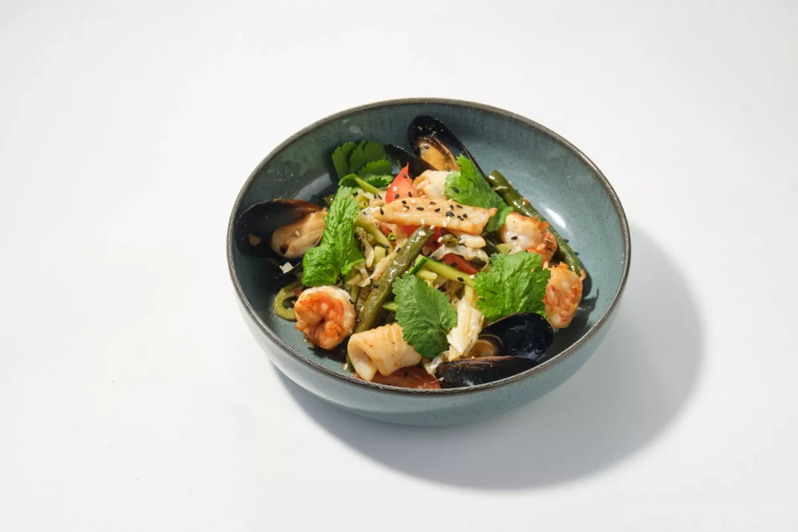 Салат с Море продуктами Yam Tom Yam New