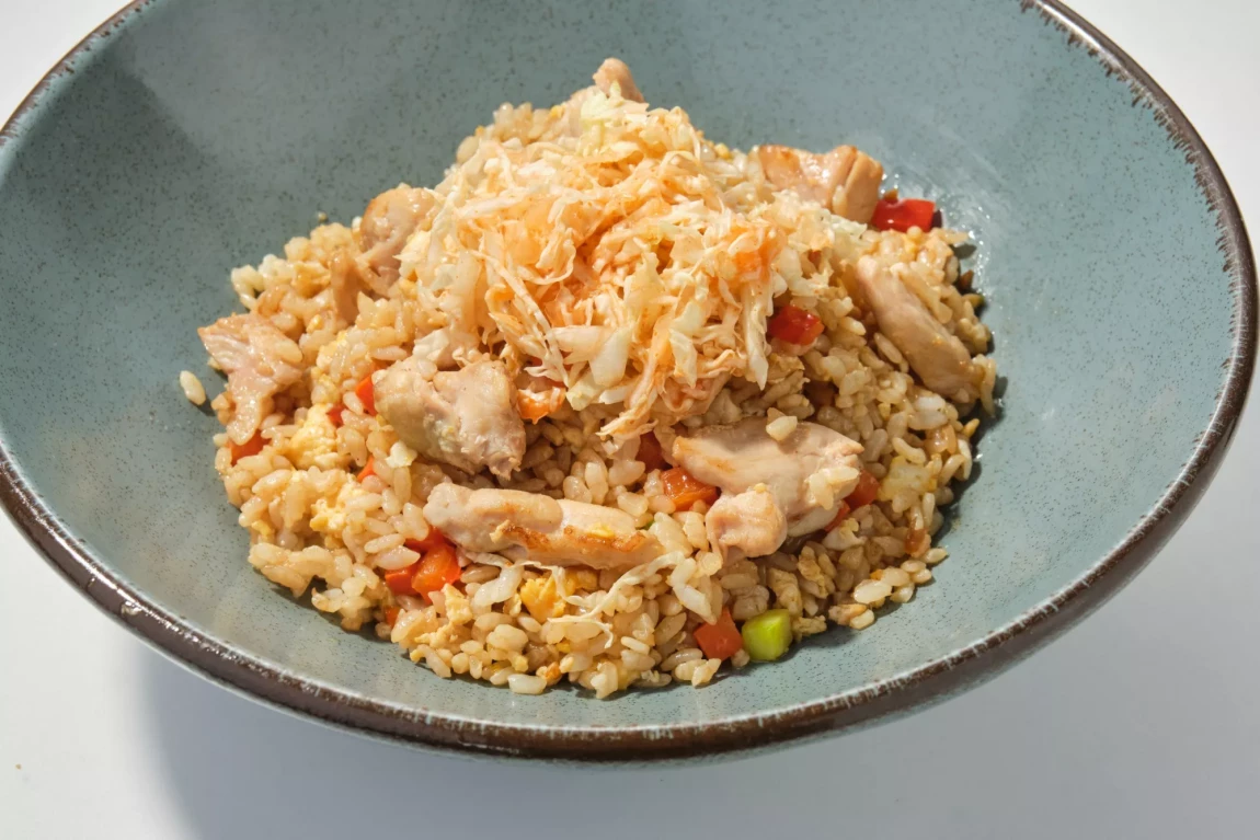 Жаренный рис с курицей