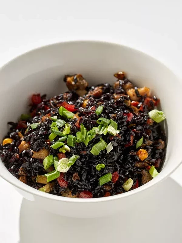 Черный рис с овощами