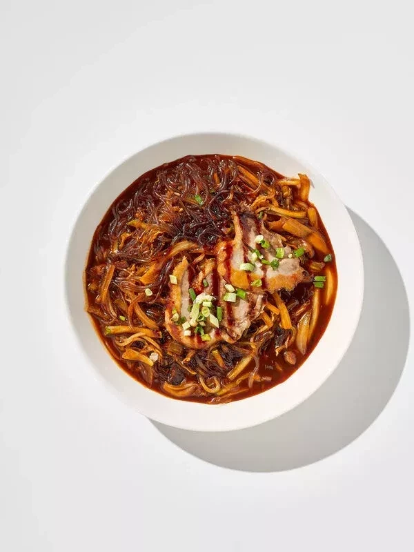 Стеклянная лапша с уткой и грибами