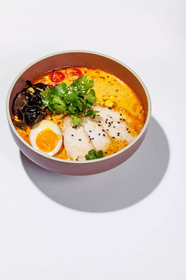 Сливочный карри рамен с цыпленком