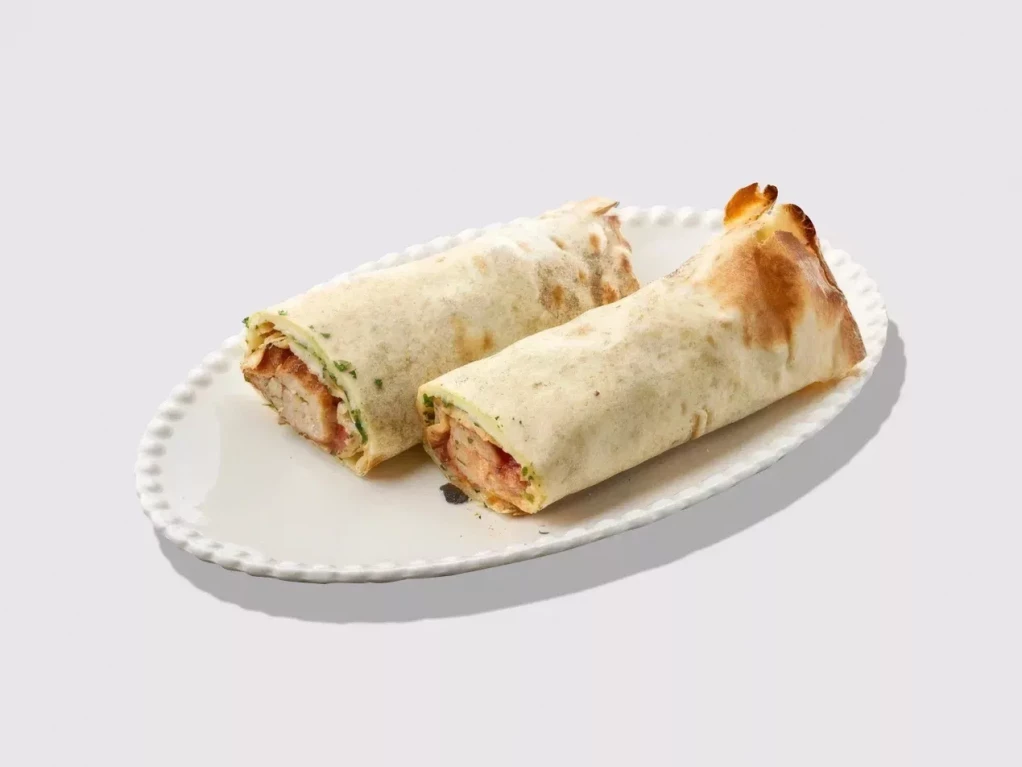 КЕБАБ-ЛАМАДЖО-КЕБАБ ЗАВЕРНУТЫЙ В СЫРНУЮ ЛЕПЕШКУ С ФИРМЕННЫМ СОУСОМ