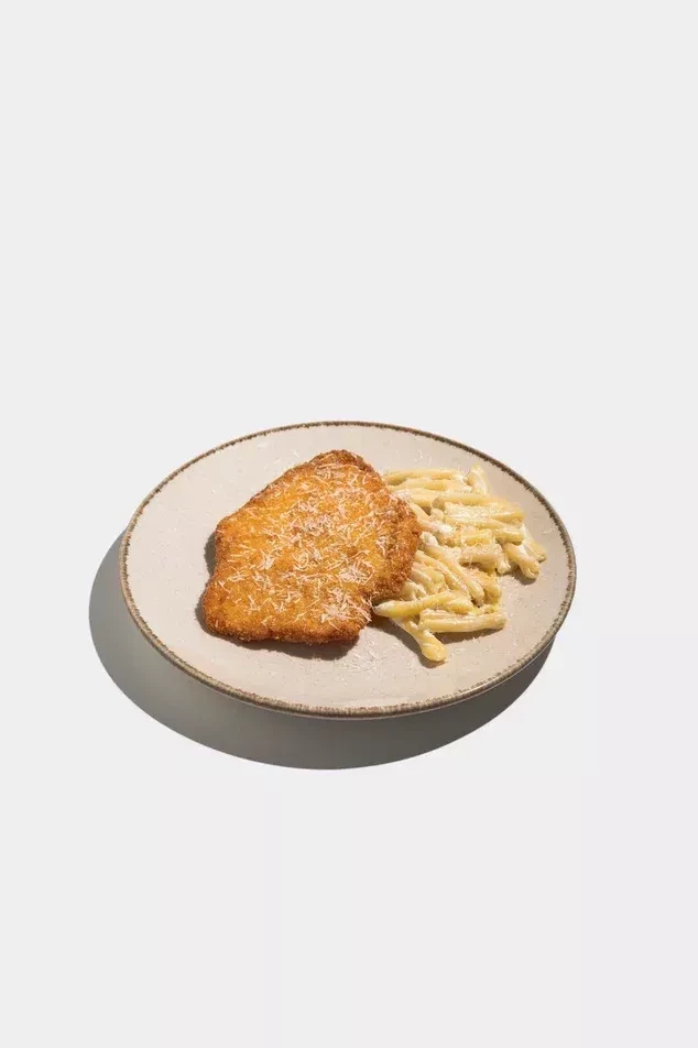 Паста с куриным шницелем