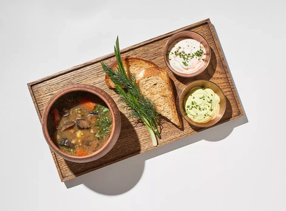 Наваристая грибница с лесными грибами и сметаной