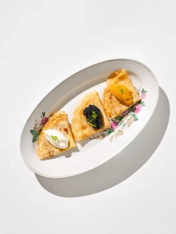 Трое из ларца - блины с икрой щуки, палтуса и густой сметаной