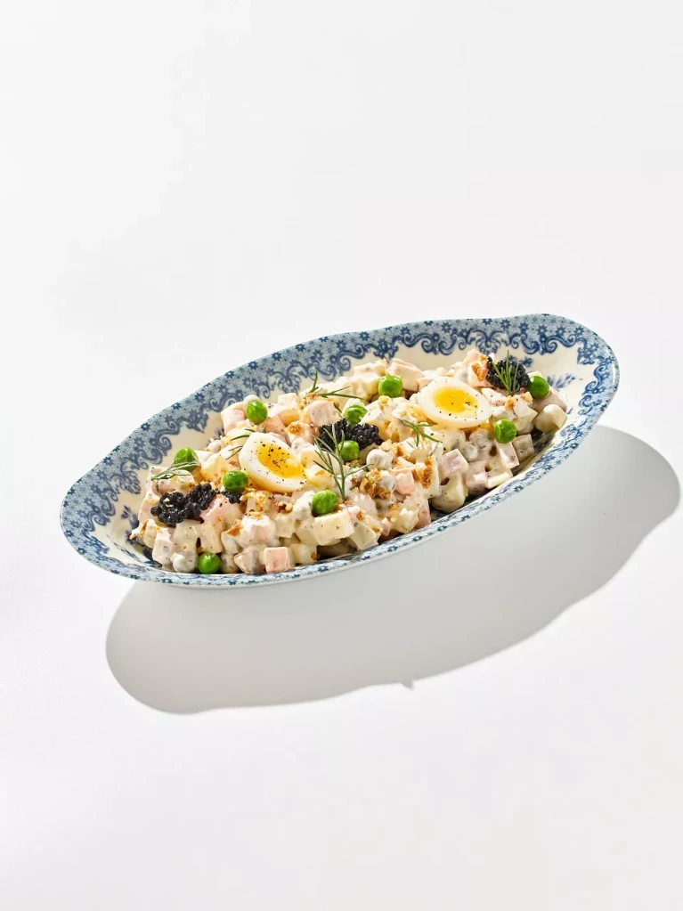 Оливье с докторской колбасой