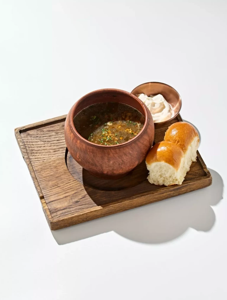 Наваристая грибница с лесными грибами и сметаной