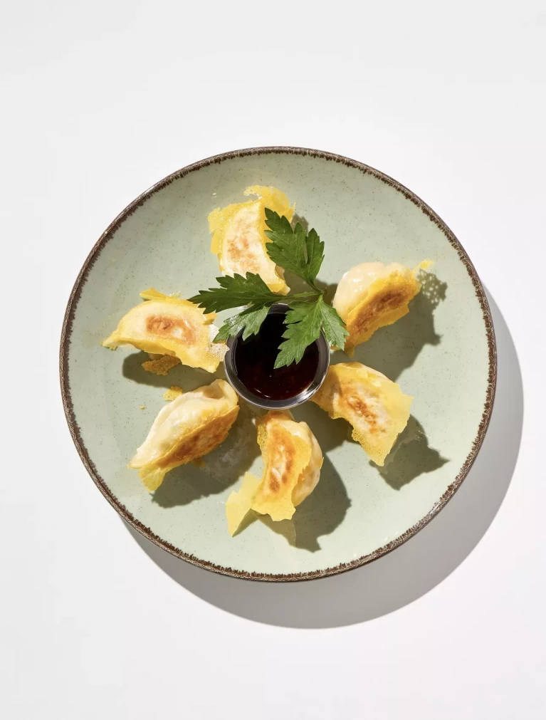 Жареные пельмени по-гуанчжоуски