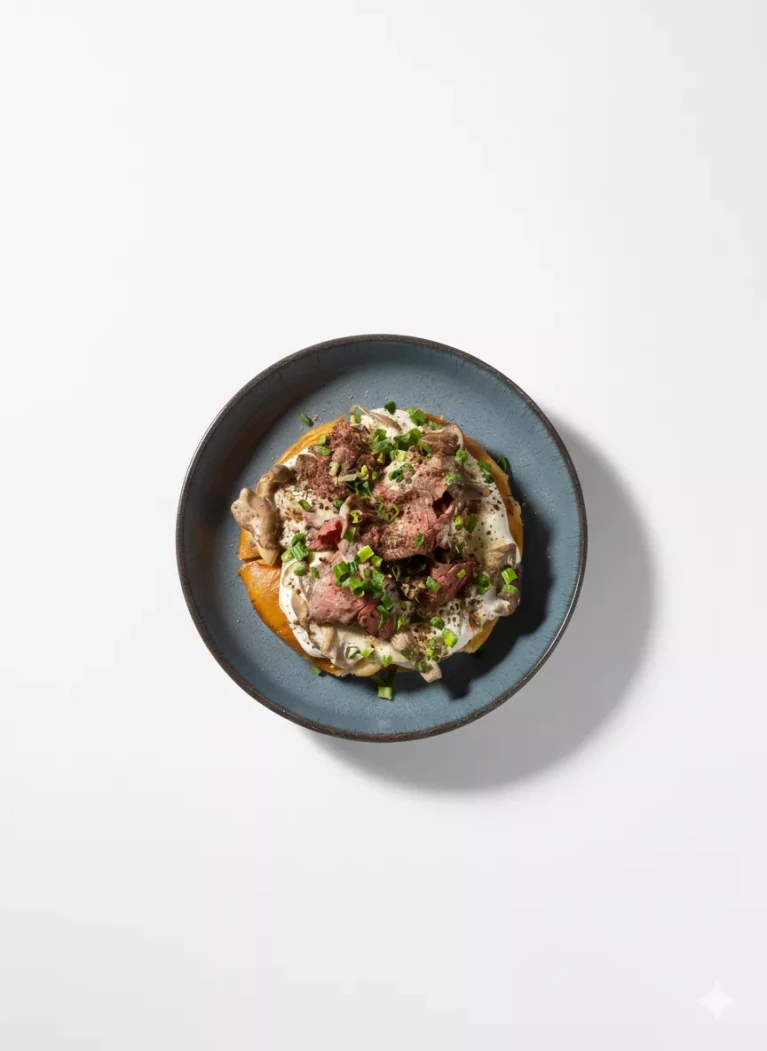 Шанежка со сливочными лесными грибами и вырезкой башкирского бычка.