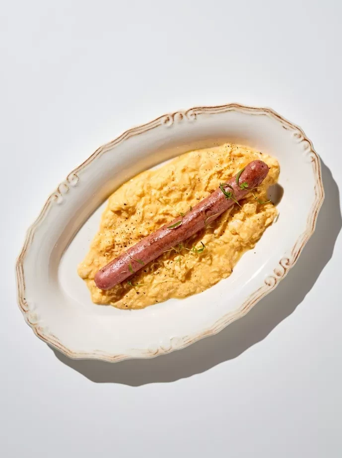 Яичница-болтунья с куриной колбаской