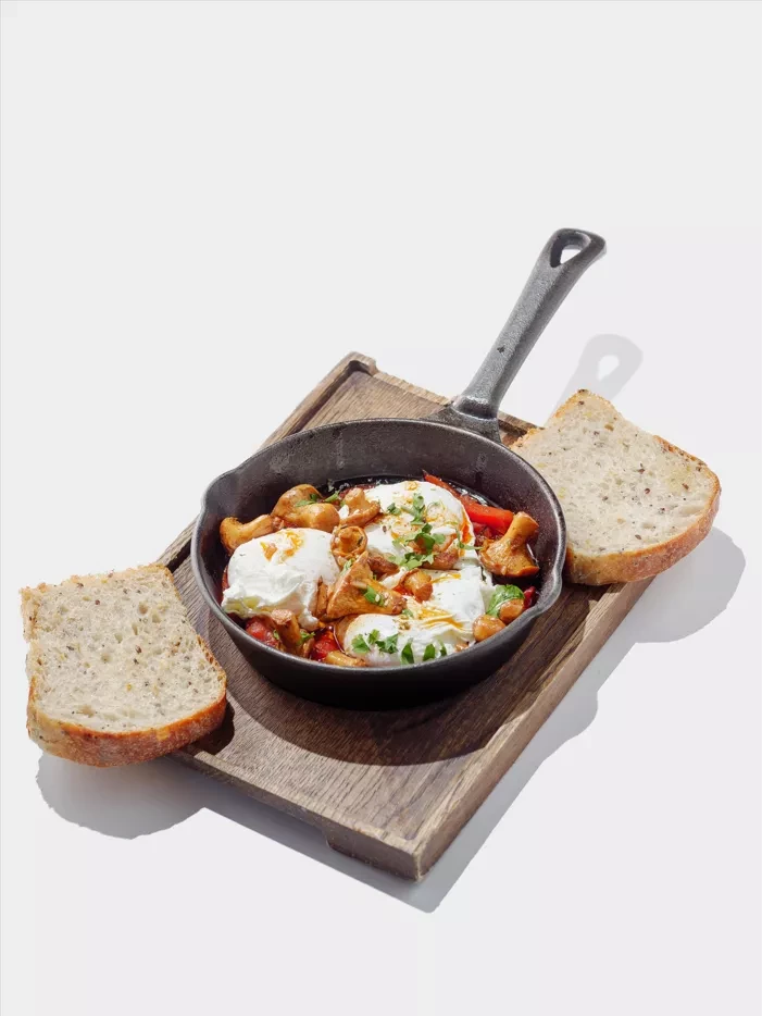 Пряная шакшука с лисичками