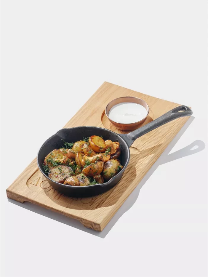 Картофель жареный с лисичками и сметаной