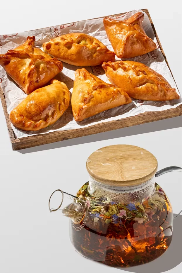 Корзинка пирожков и чай от Домового