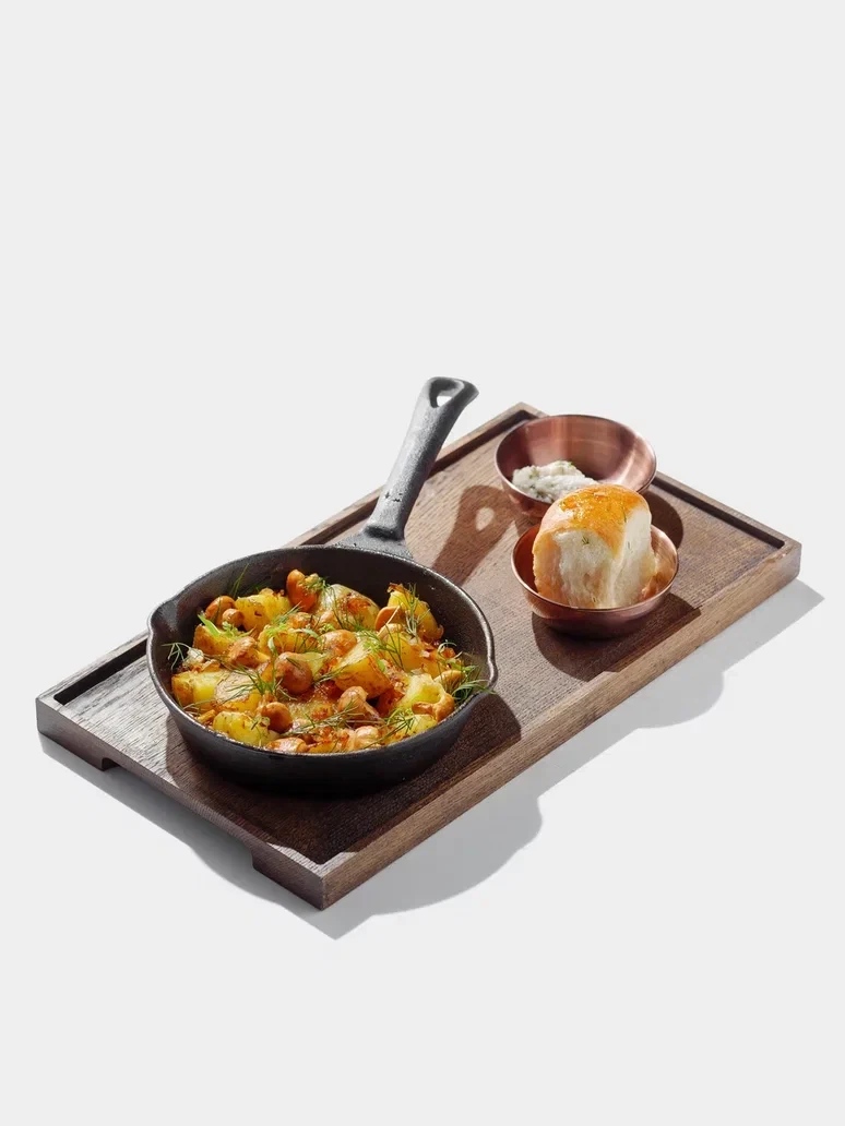 Картофель жареный с лисичками, пампушкой и смальцем