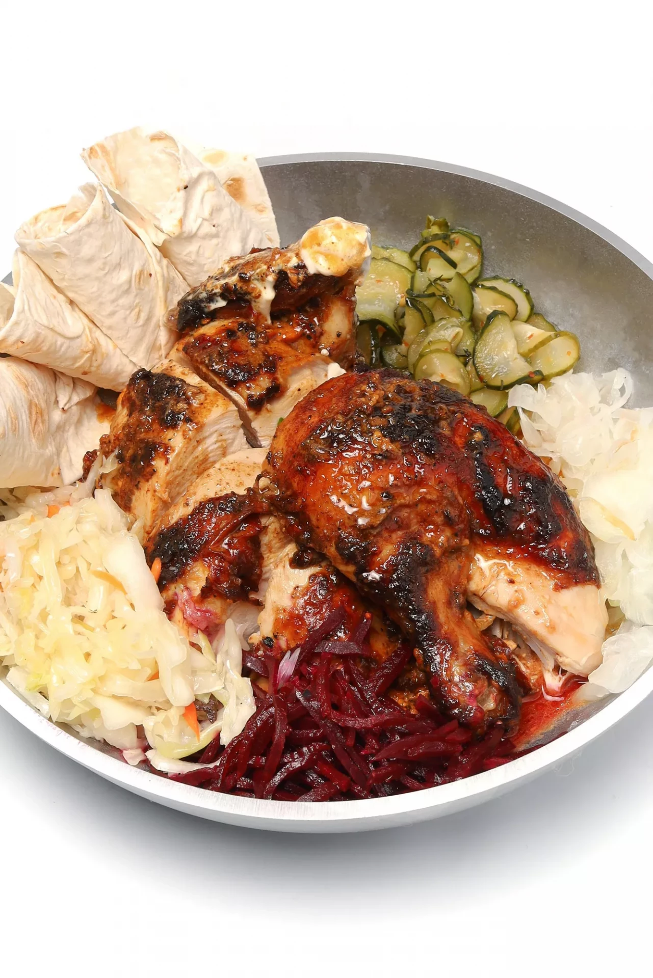 Половина куры с мариноваными овощами