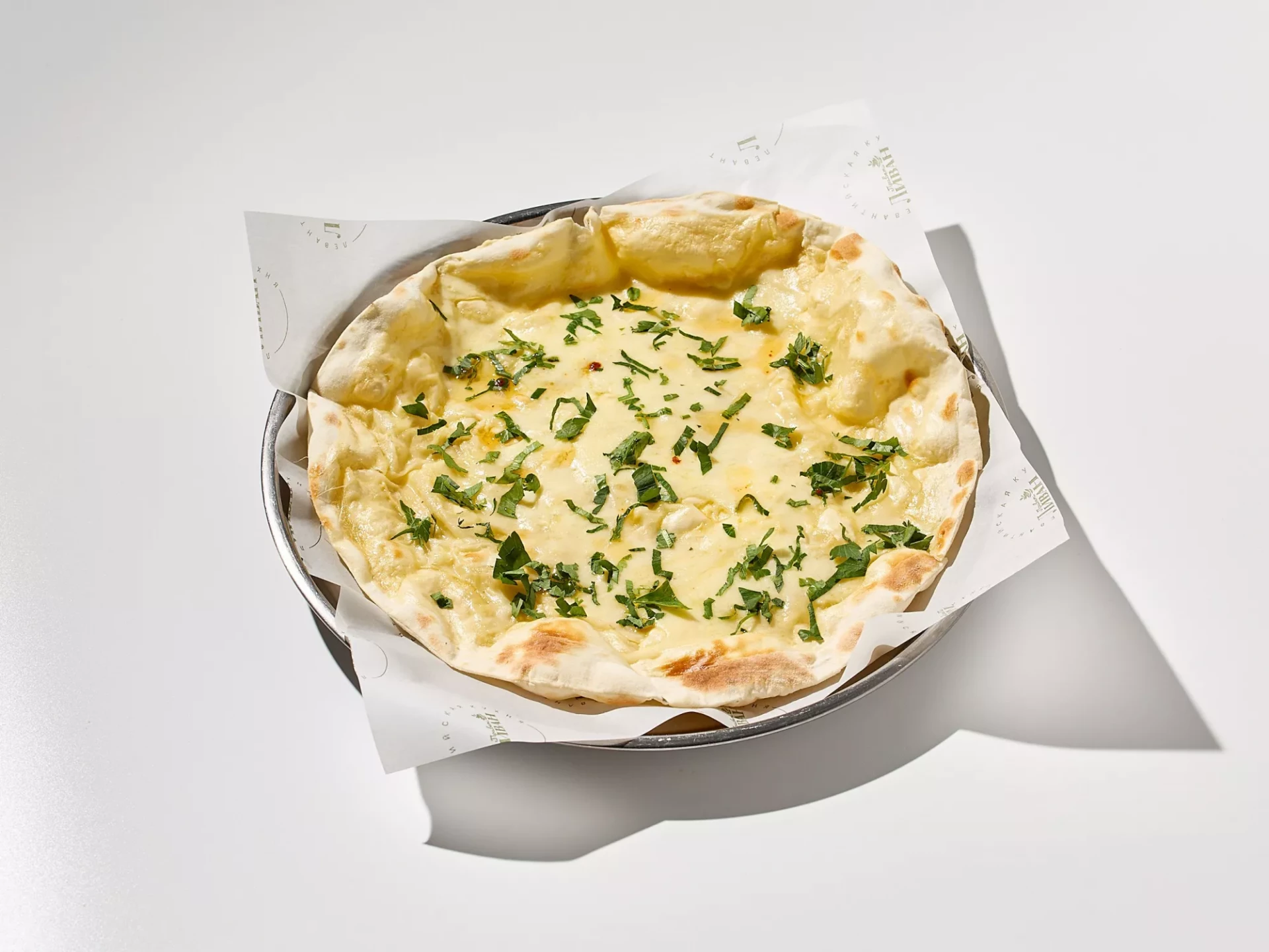 ЛАМАДЖО С ФЕРМЕРСКИМИ СЫРАМИ И ЗЕЛЕНЬЮ