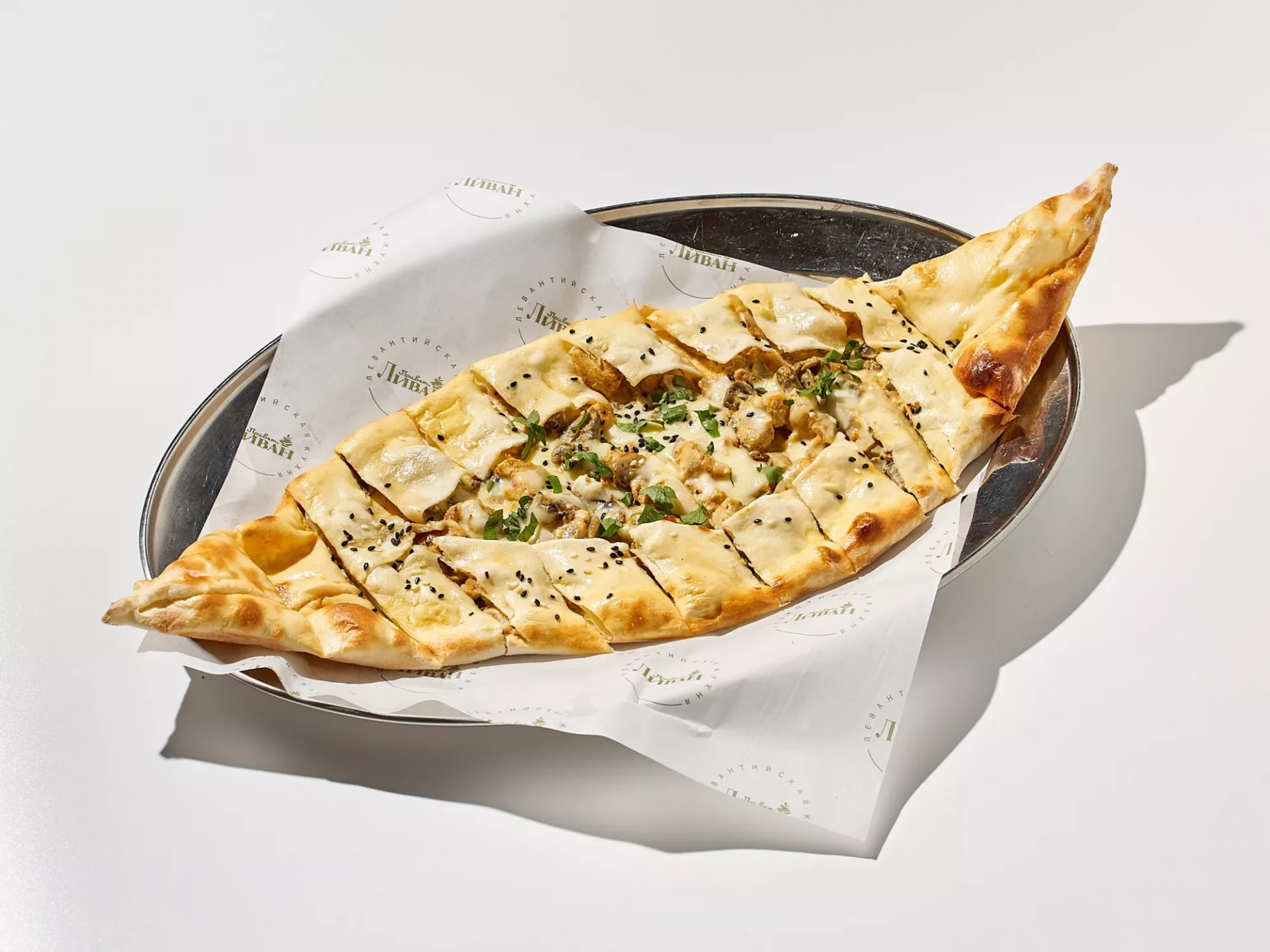 ПИДЕ С КУРИЦЕЙ, ГРИБАМИ В СЛИВОЧНОМ СОУСЕ