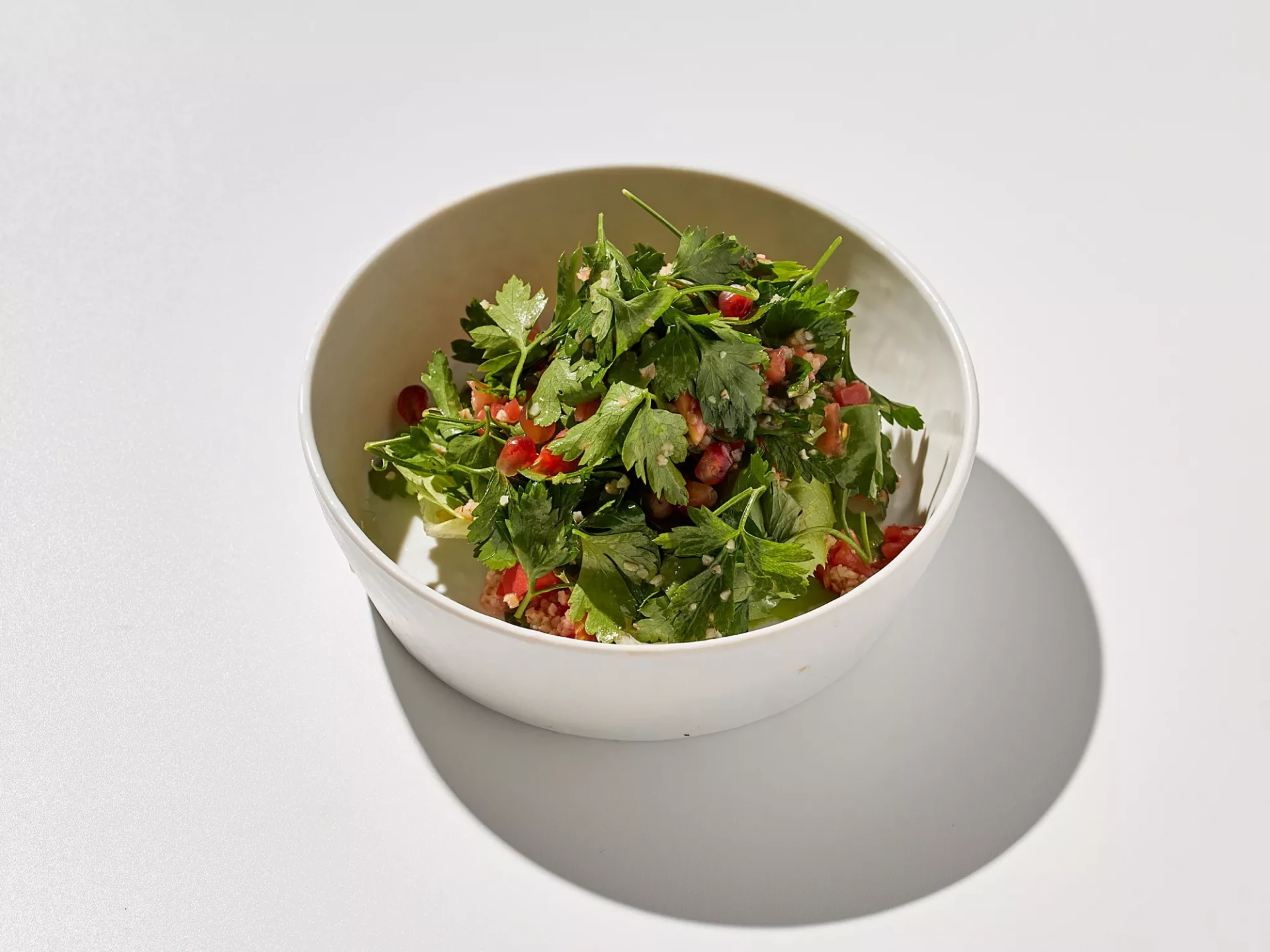 ЛИВАНСКИЙ ТАБУЛЕ ИЗ ЛИСТЬЕВ ПЕТРУШКИ И ОЛИВКОВЫЙ ДРЕССИНГ