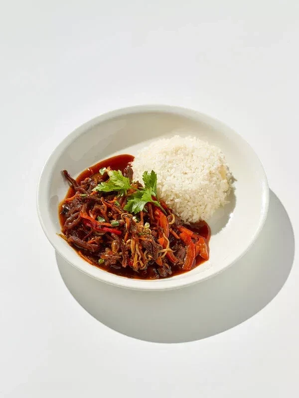 Говядина в остром соусе с рисом