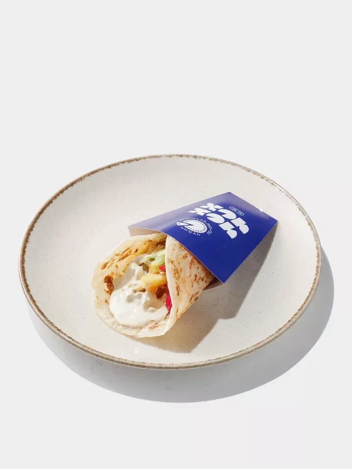 Мега-роти с куриным фаршем, грузинской капустой и соусом сливочный чкмерули