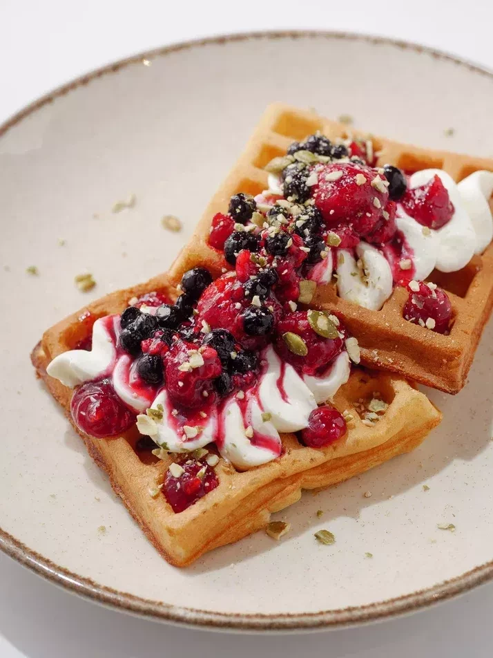 С крем чиз и ягодным компоте