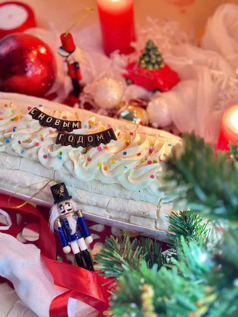 Рулет меренговый «Малина-Маракуйя»