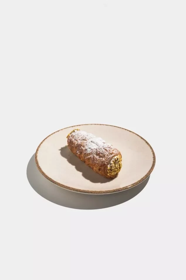 Трубочка с белковым кремом фисташка-малина