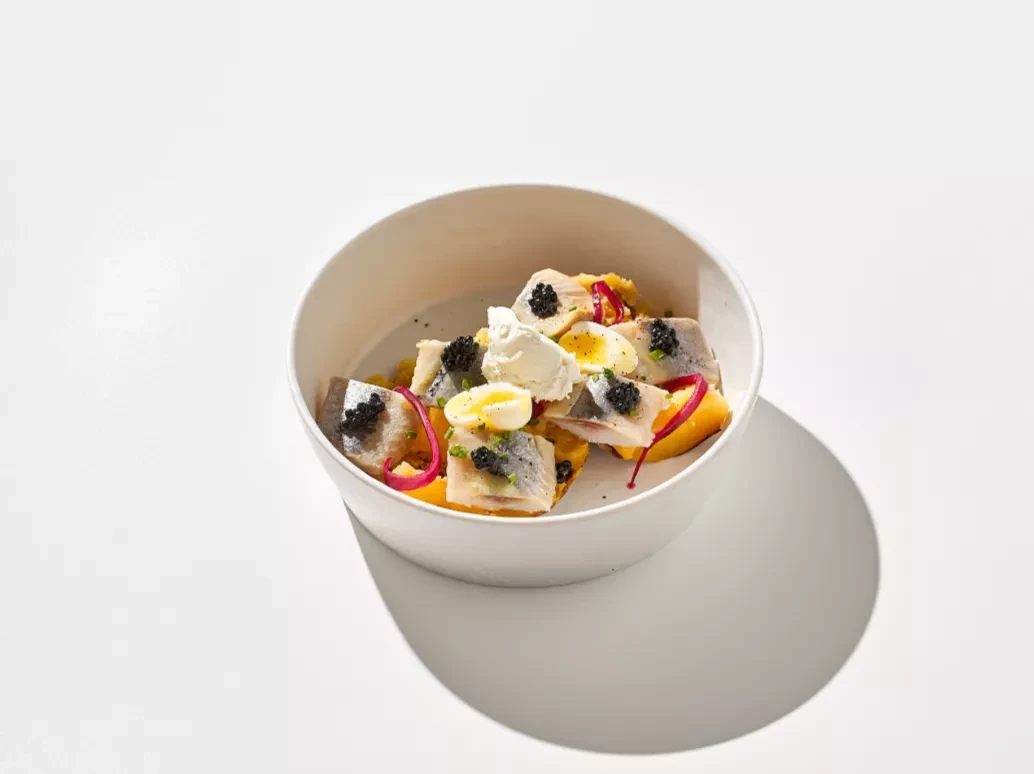 Давлянка с атлантической сельдью, сливочным сыром и икрой палтуса