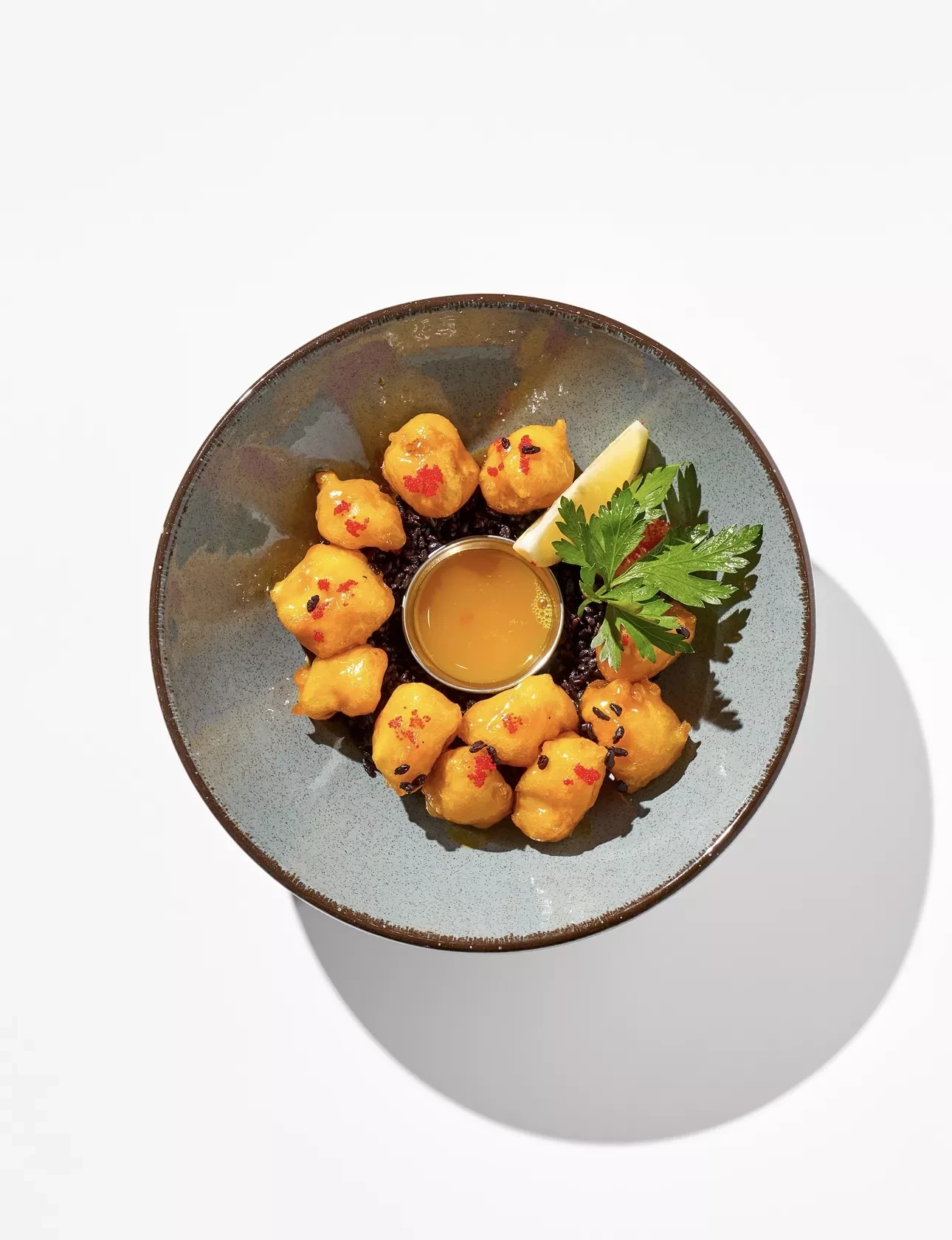 Судак в апельсиновом соусе с черным рисом