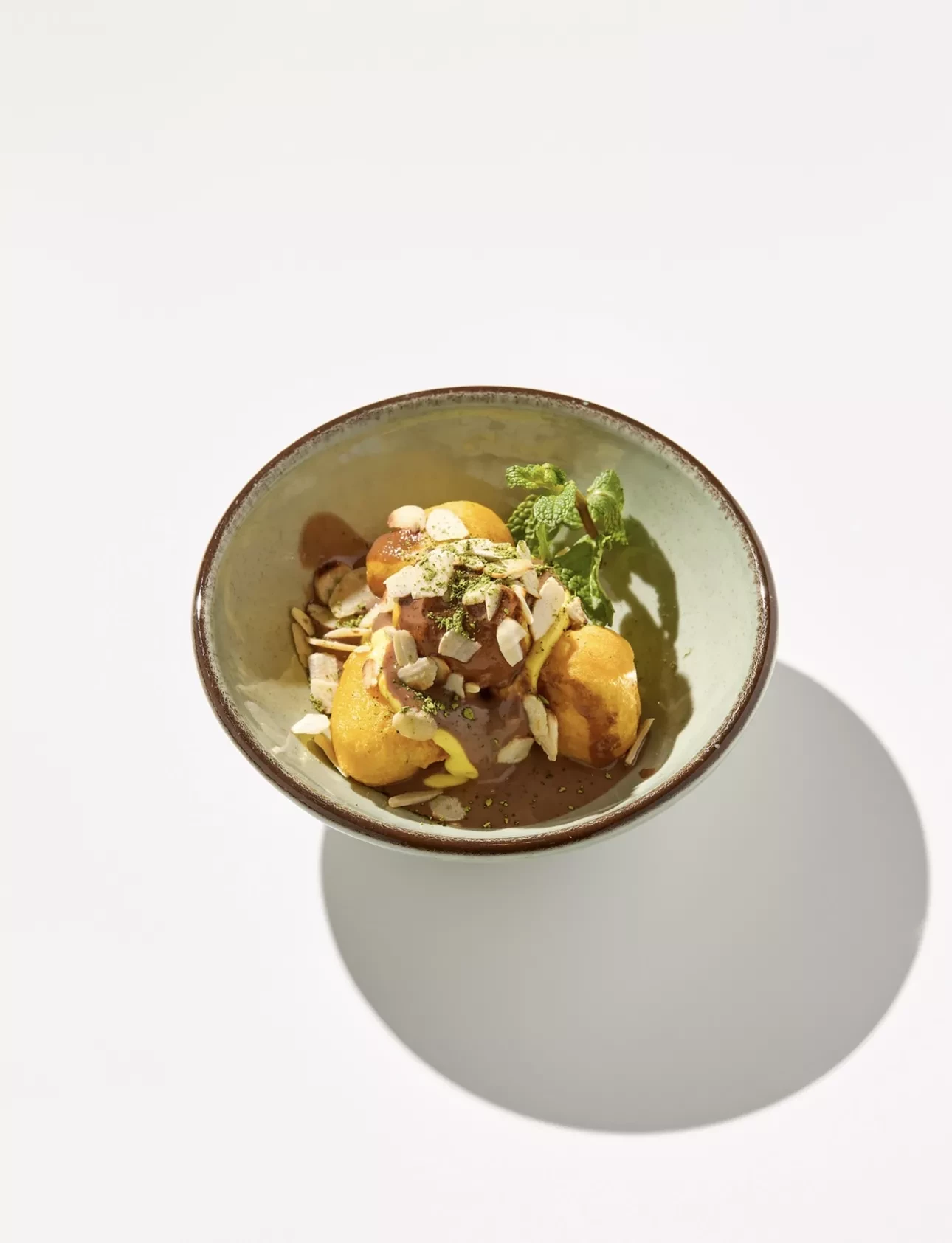 Жареный банан с сырно-апельсиновым кремом