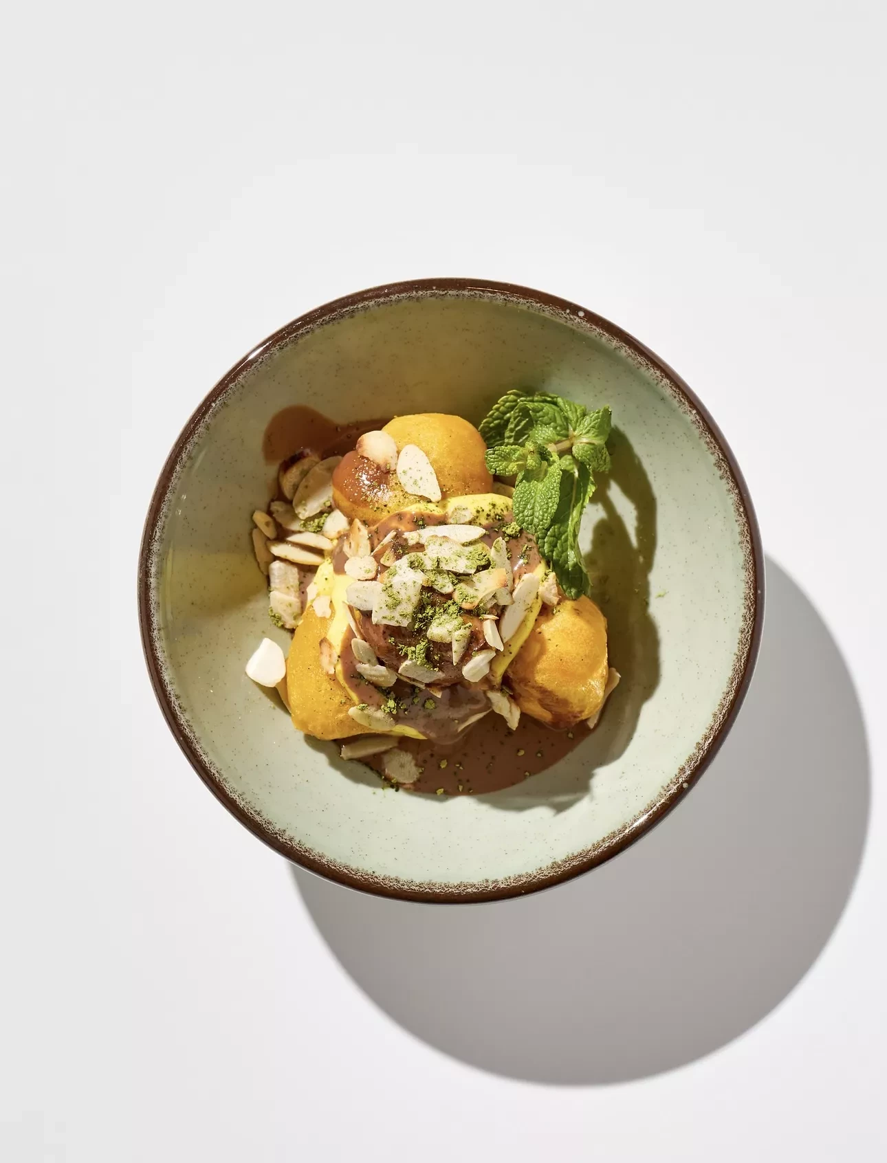 Жареный банан с сырно-апельсиновым кремом