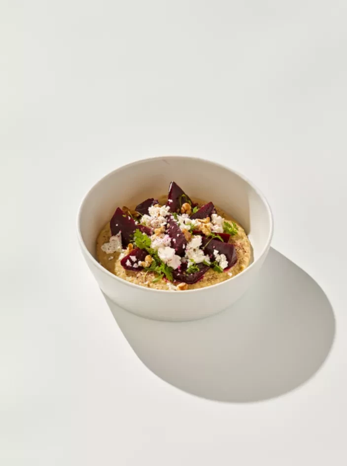 Салат с вяленой свеклой, виноградом, сыром фета и кедровым орехом