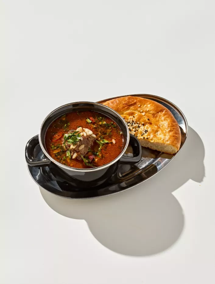 Ливанский харчо с томленой щекой и специями