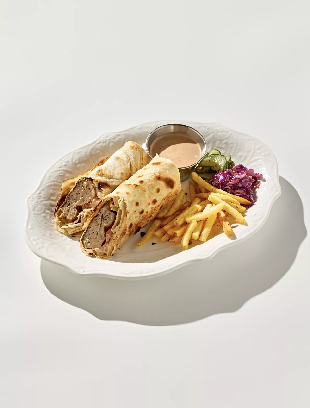 Кебаб из курицы в лаваше с овощами и картошкой фри