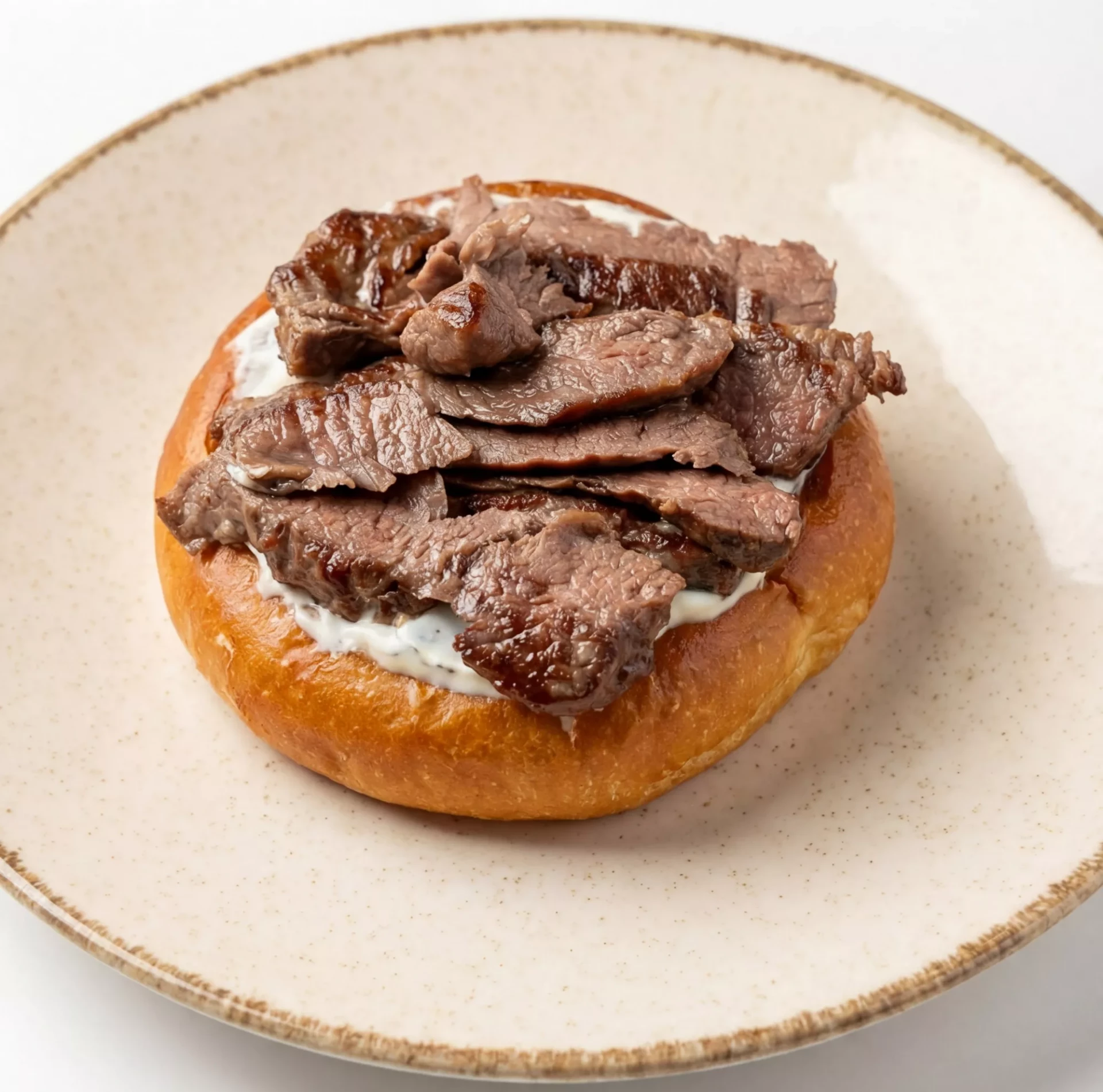 Мини шанежка с нежной говяжьей вырезкой