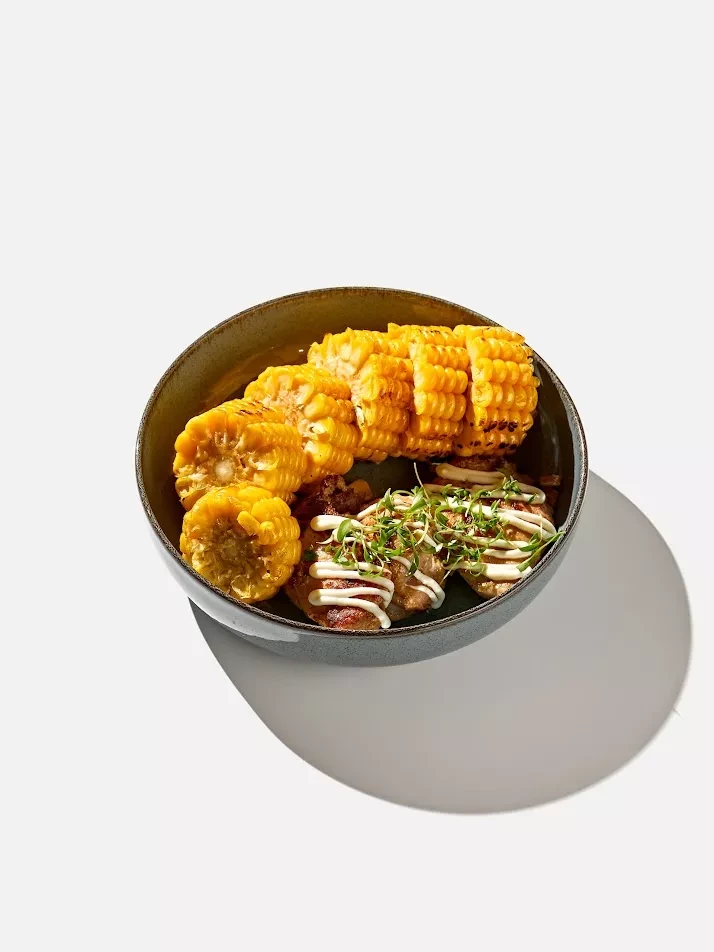 Куриное бедро с кукурузой