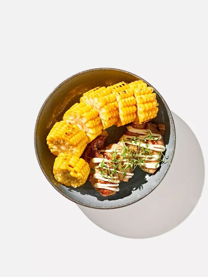 Куриное бедро с кукурузой