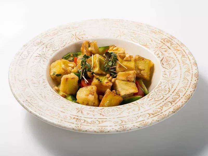 Салат с хрустящими баклажанами