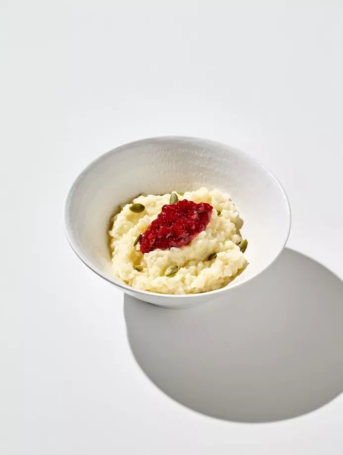 Рисовая каша с земляничным вареньем