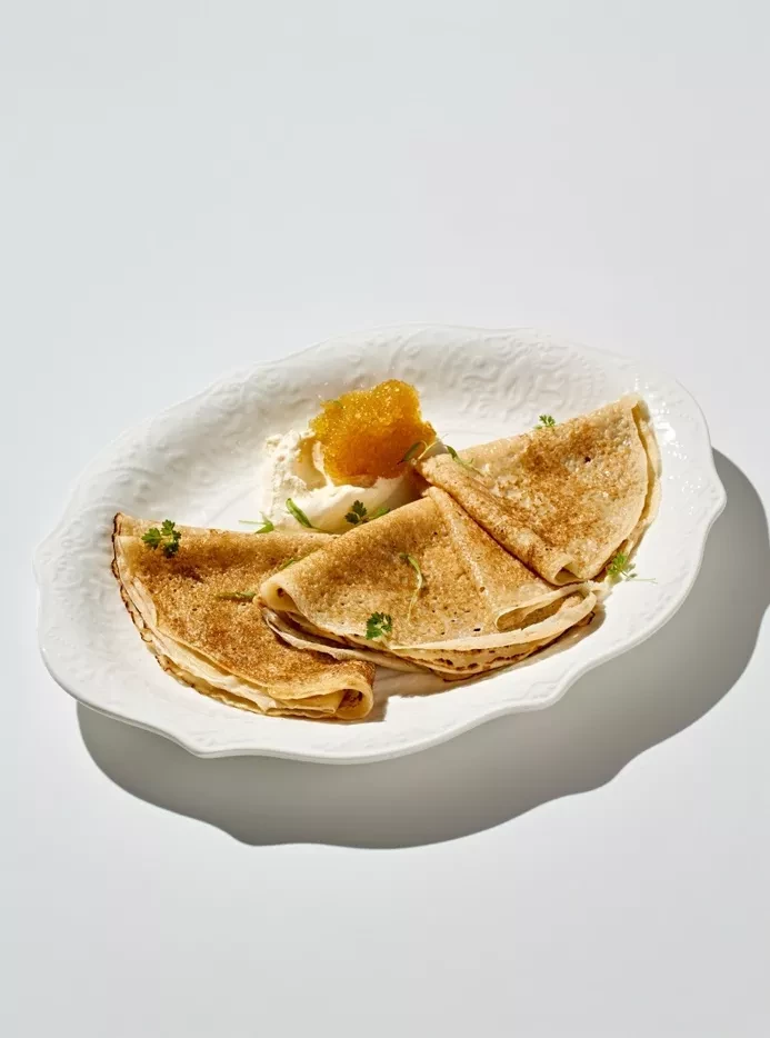 Блины домашние со сметаной и щучьей икрой