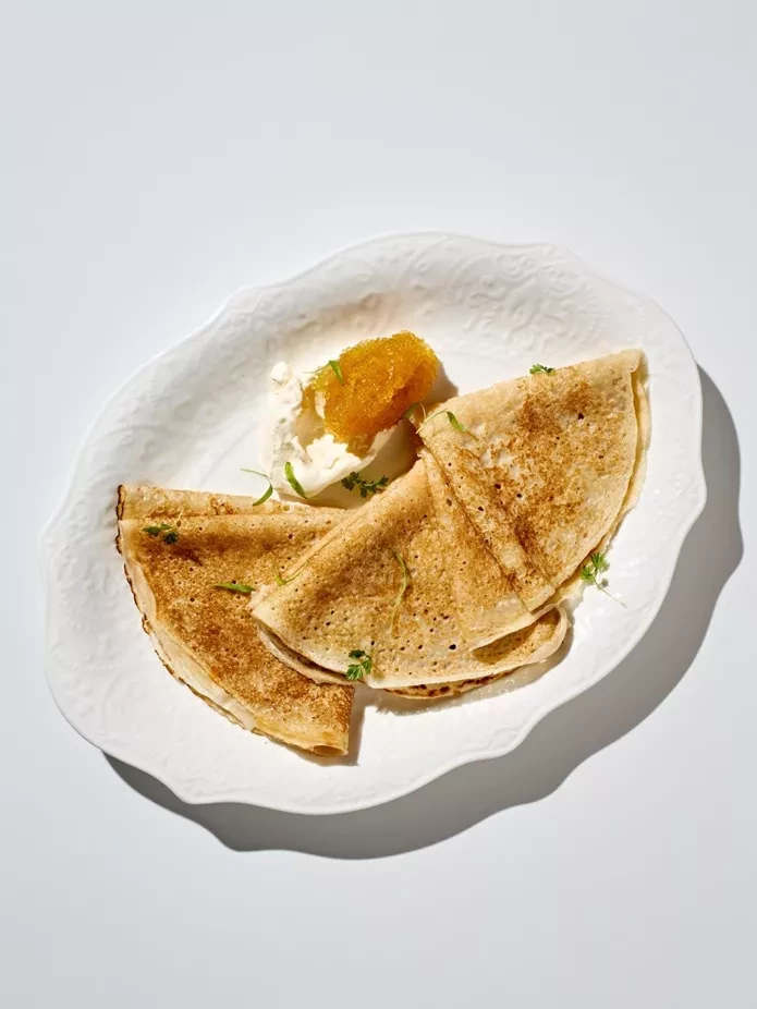 Блины домашние со сметаной и щучьей икрой