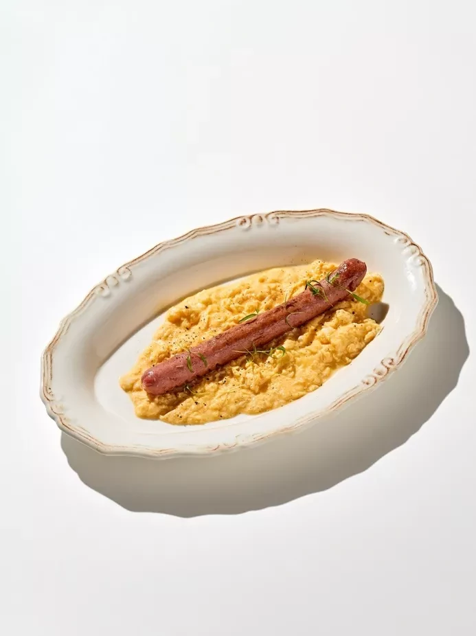 Яичница-болтунья с куриной колбаской