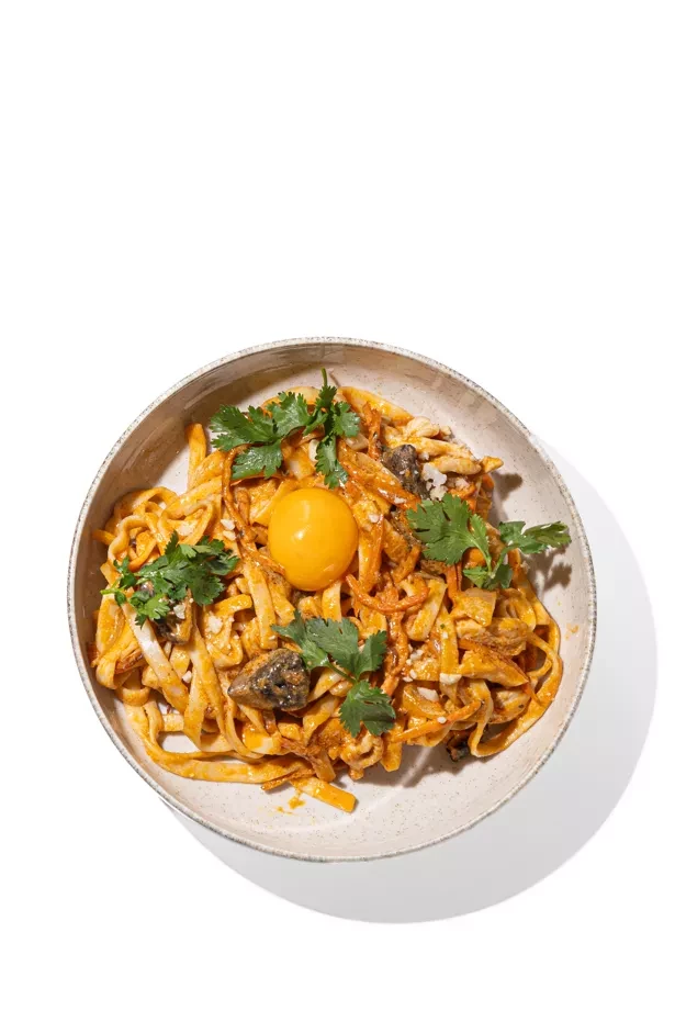 Удон с цыпленком, арахисом и соусом Том ям