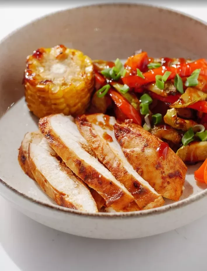 Печеная курочка с соте из овощей