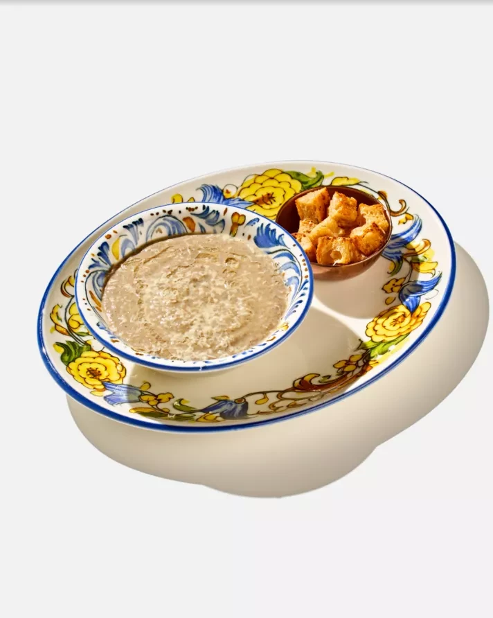 ГРИБНОЙ КРЕМ-СУП С ТРЮФЕЛЬНЫМ МАСЛОМ, ПАРМЕЗАНОМ И ГРЕНКАМИ ИЗ  ФОКАЧЧИ